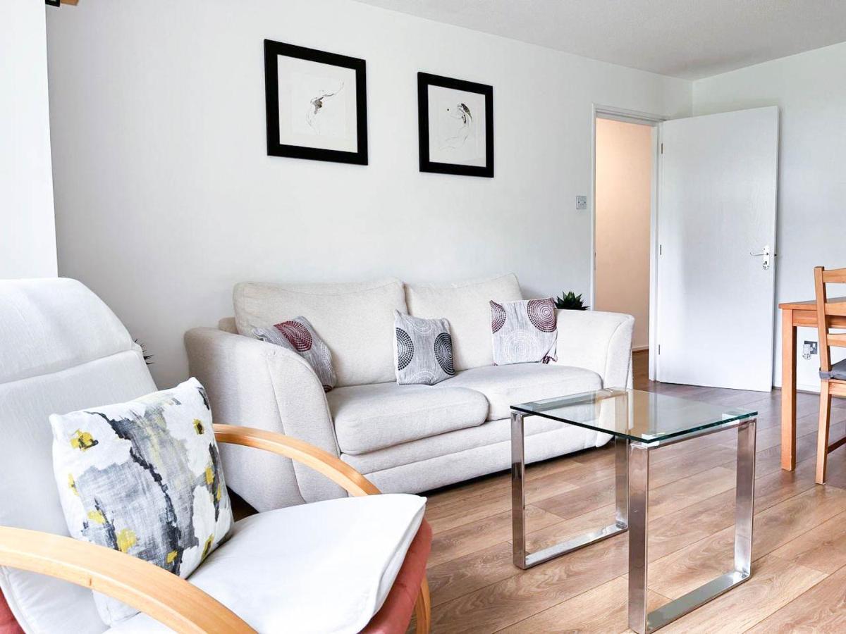 Lovely 2 Bedroom Flat With Free Parking, Great Transport Links To Central London, The Excel Centre, Canary Wharf And The O2! 외부 사진