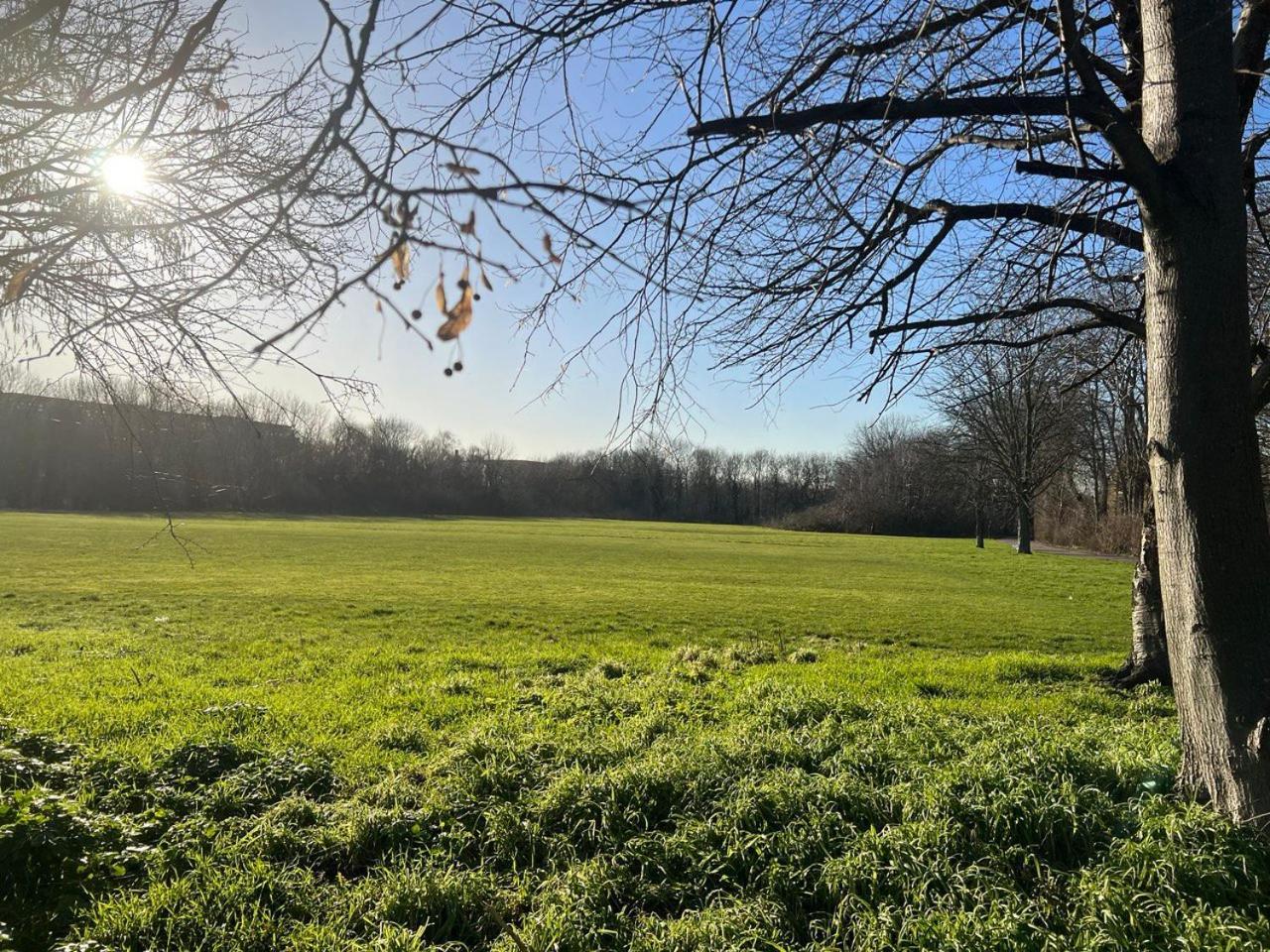 Lovely 2 Bedroom Flat With Free Parking, Great Transport Links To Central London, The Excel Centre, Canary Wharf And The O2! 외부 사진